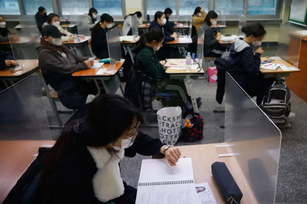 越来越多英国大学接受高考成绩 A-level课程还有必要选吗 越来越多英国大学接受高考成绩 A-level课程还有必要选吗